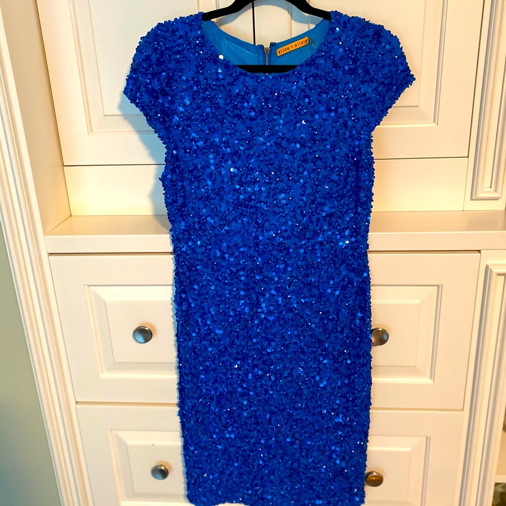Alice + Olivia vibrant blue sequined women’s cocktail dress in size 6